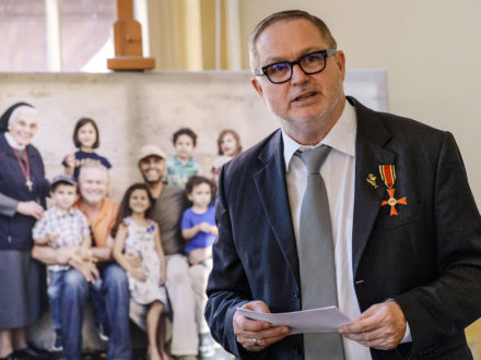 Franz-Josef Fischer bei der Übergabe des Bundesverdienstkreuz