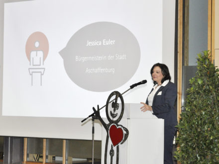 Jessica Euler die Bürgermeisterin der Stadt Aschaffenburg hält eine Rede zur Feier der Eröffnung der 23. Talent Company in Aschaffenburg