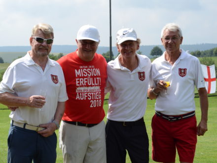Gruppenbild einiger Teilnehmer des 9. Strahlemann Benefiz-Golfcup