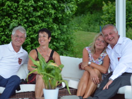 Gruppenbild Teilnehmer des 9. Benefiz-Golfcup 2018
