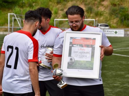Die Sieger des 7. Strahlemann Firmen-Fußballcup 2018, das Team der LY Holding