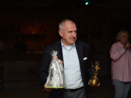 Impressionen der großen Players Party: Einer der Gewinner mit seinem Preis