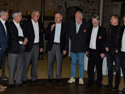 Impressionen der großen Players Party: Eine Gruppe Gäste unterhält sich