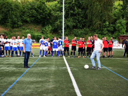 Anstoß des 8. Strahlemann Benefiz-Fußballcup 2019 – Teamwork für Bildung und Integration