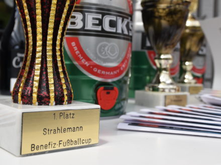 Siegerpokal des Strahlemann Benefiz-Fußballcup 2019