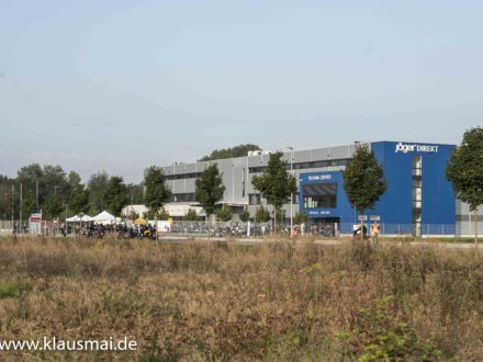 Die Jubiläumstour begann vor dem Gebäude von Jäger direkt in Heppenheim