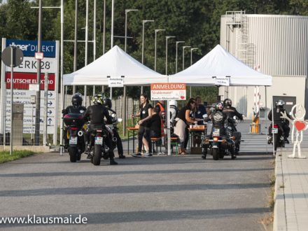 Benefiz - Motorradtour: Teilnehmer bei der Anmeldung