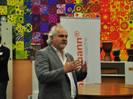 Schulleiter Alwin Zeiß hält eine Rede anlässlich der Eröffnung der Talent Company an der MPS Gadernheim