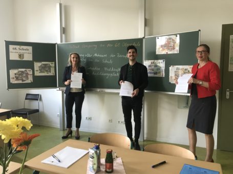 Unterzeichnung der Kooperationsvereinbarung für die Talent Company gemeinsam mit Schulleiterin Silvana Schmidt, der BO-Lehrerin und Matthias Rettig, Strahlemann-Stiftung