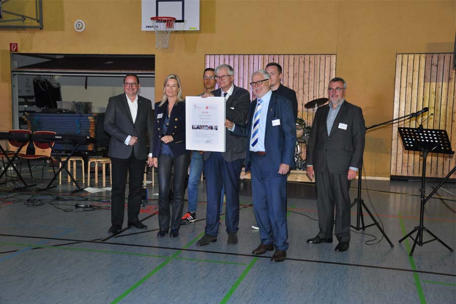 Eröffnung der Talent Company in der Gesamtschule Essen Nord Übergabe Urkunde