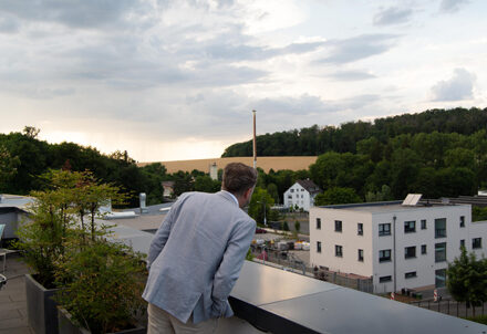 Die Aussicht von der Dachterrasse auf den Odenwald war atemberaubend schön.
